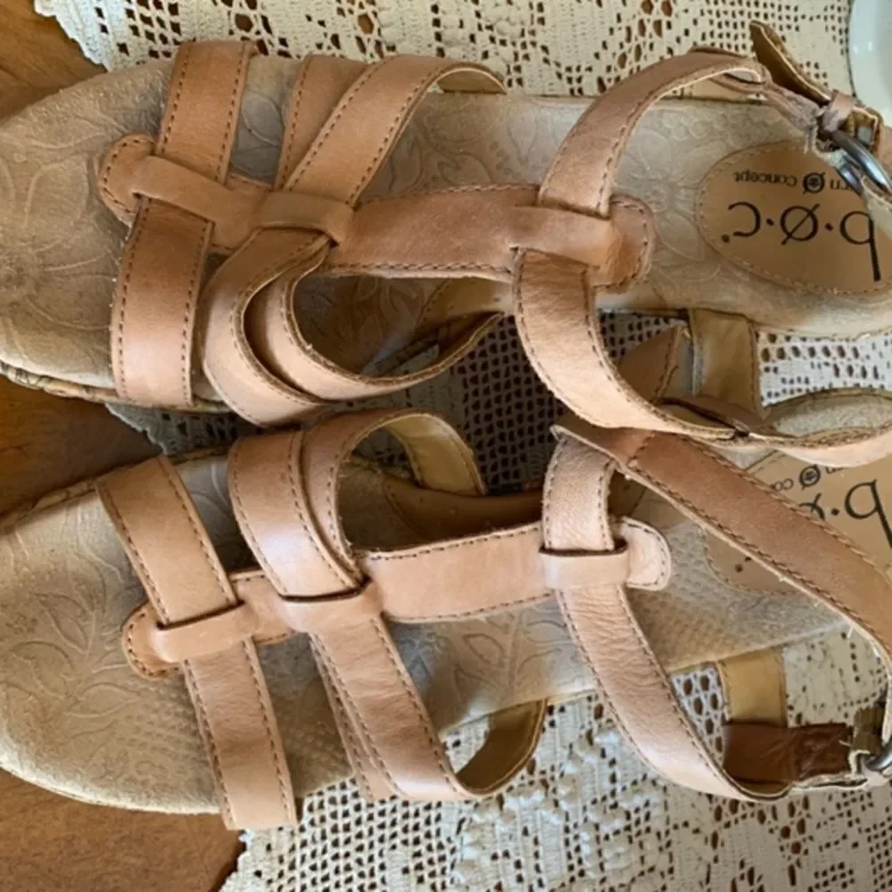 Born BOC BEIGE LEATHER SANDALS SIZE US 9​​​​